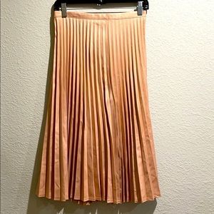 - Do+Be pleated skirt NWTO- medium